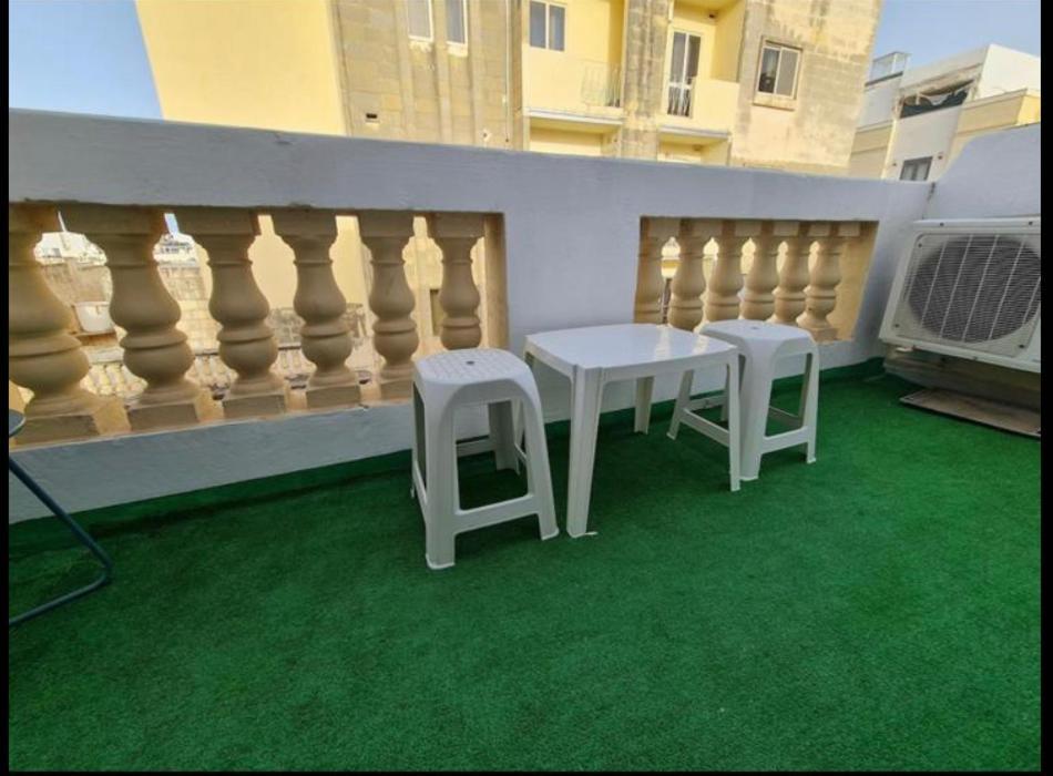 Room 6- Private Room With Private Terrace, Private Bathroom, Ac And Wifi Sliema Zewnętrze zdjęcie